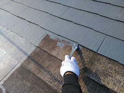 屋根塗装　中塗り細部まで